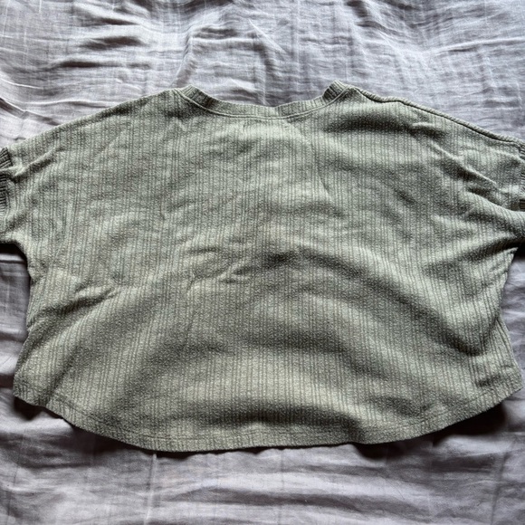 Beige Ribbed Button-Up Crop Top - Picture 3 of 6